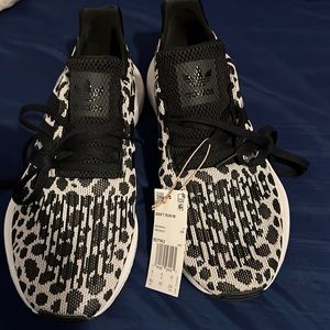 Women’s 9.5 adidas swift run
